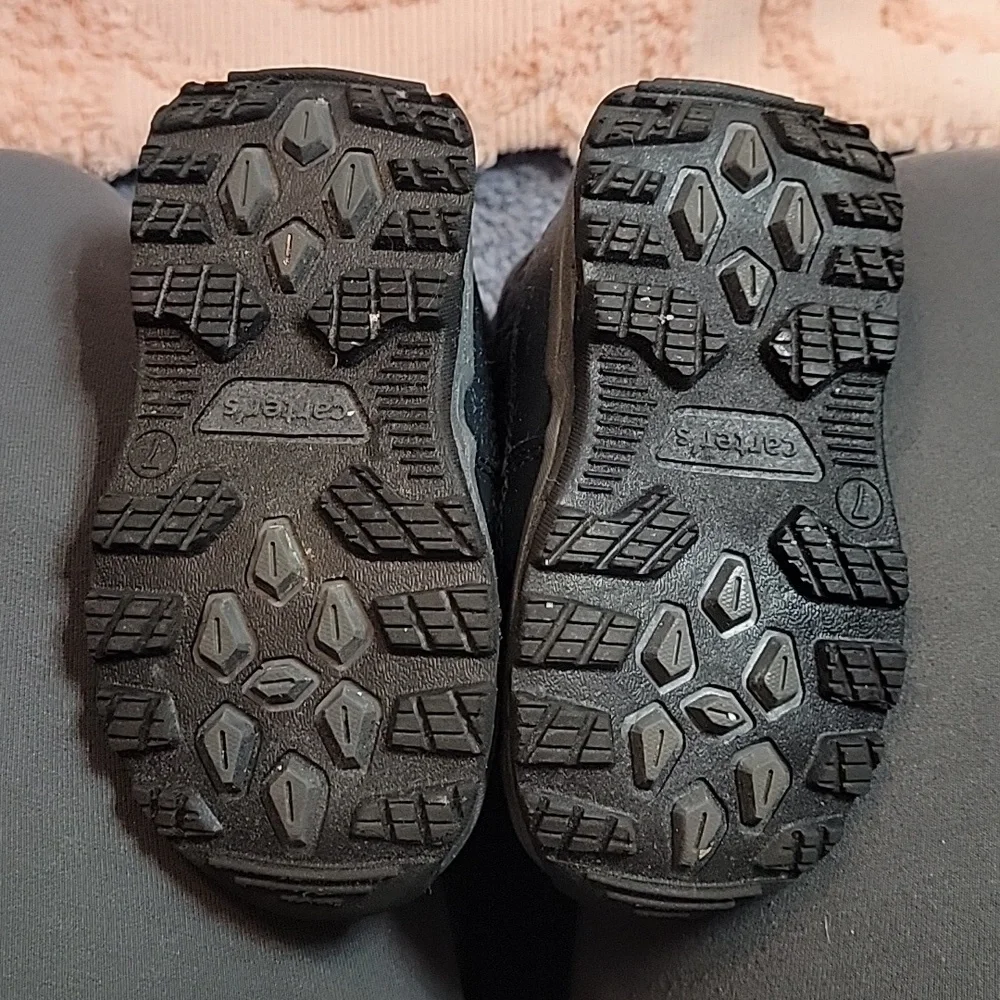 Carters Unisex-Child Snow Boots, size 7. Navy, dark gray and orange. Like new.